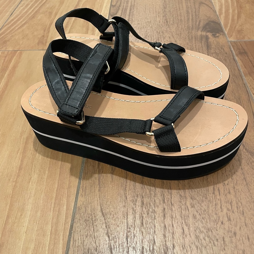 Women’s Banana Republic platform leather/fabric sandals